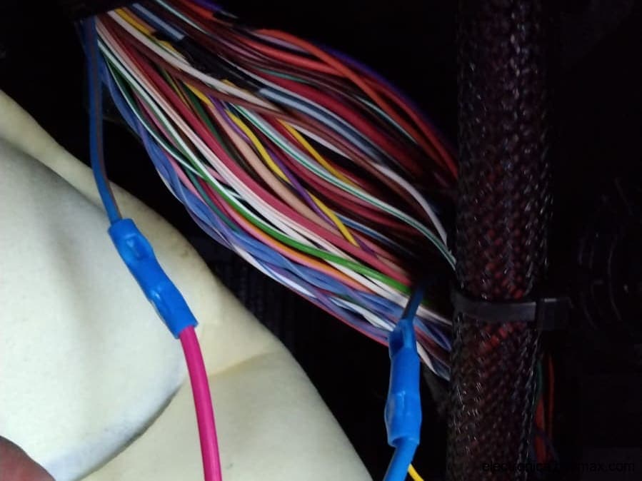 Paso 1: CORTE LA BOMBA, CABLE AZUL CON FRANJA NARANJA UBIC