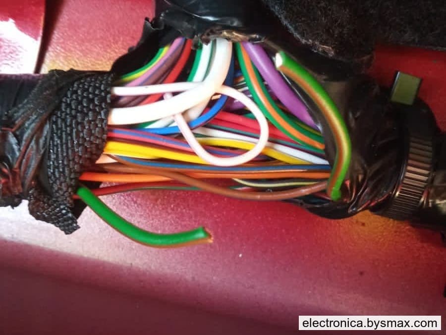 Paso 1: CORTE A LA BOMBA, CABLE VERDE CON FRANJA ROJA, LAD