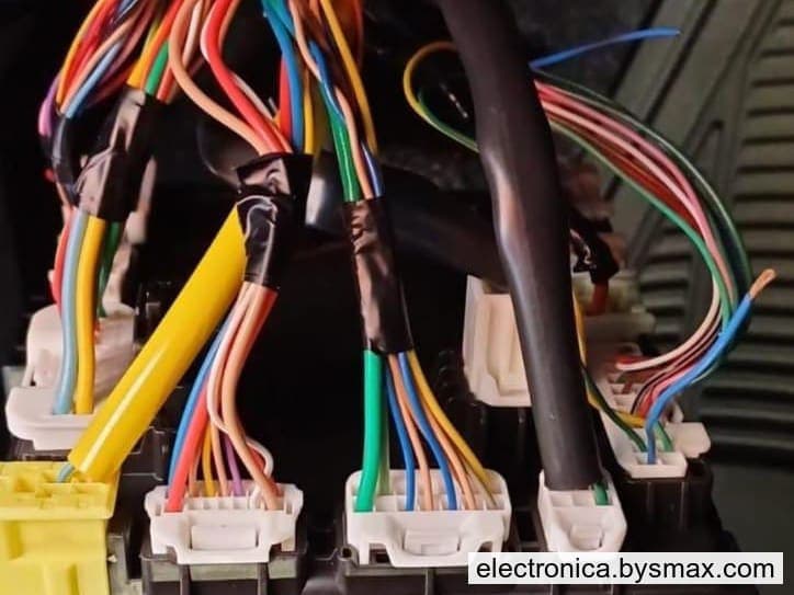 Paso 1: CORTE A IGNICION, CABLE CELESTE EN LA FUSILERA INT