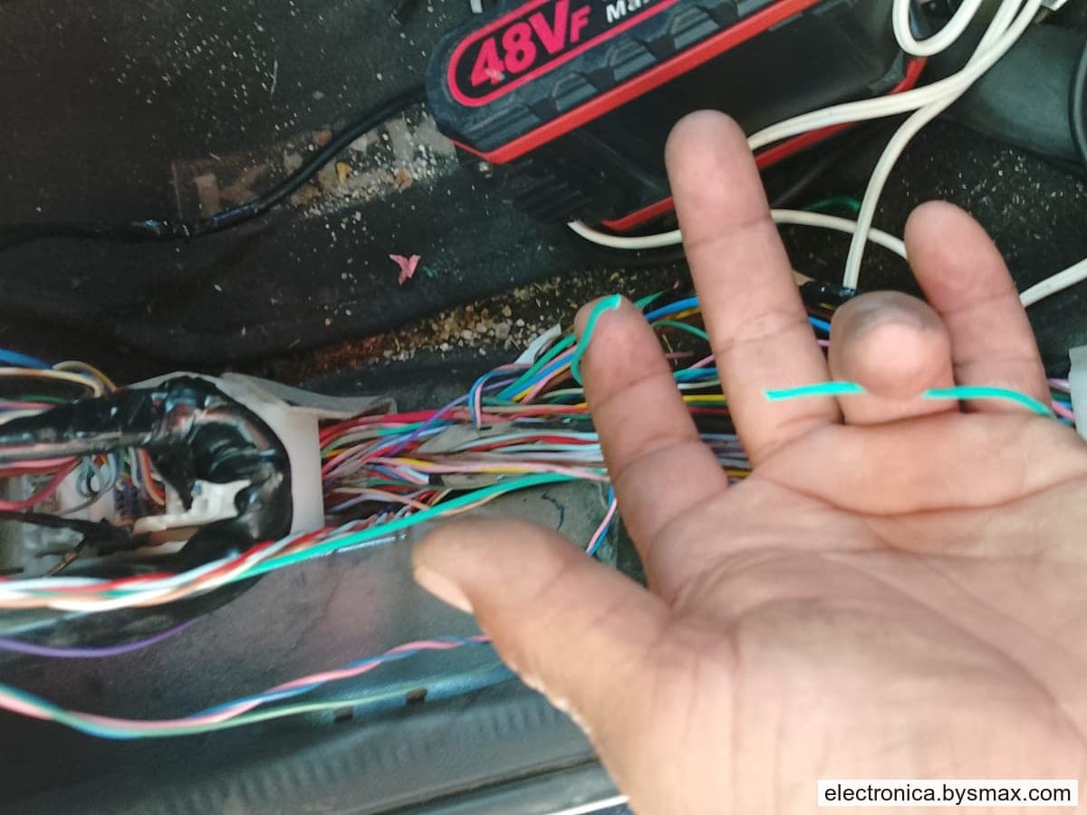 Paso 1: CORTE A LA BOMBA, CABLE VERDE DEL LADO DEL PILOTO