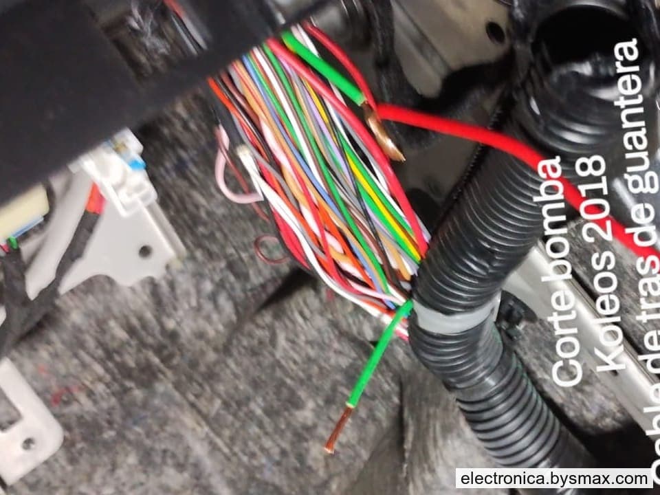 Paso 1: CORTE A LA BOMBA, CABLE COLOR VERDE UBICADO DEL LA