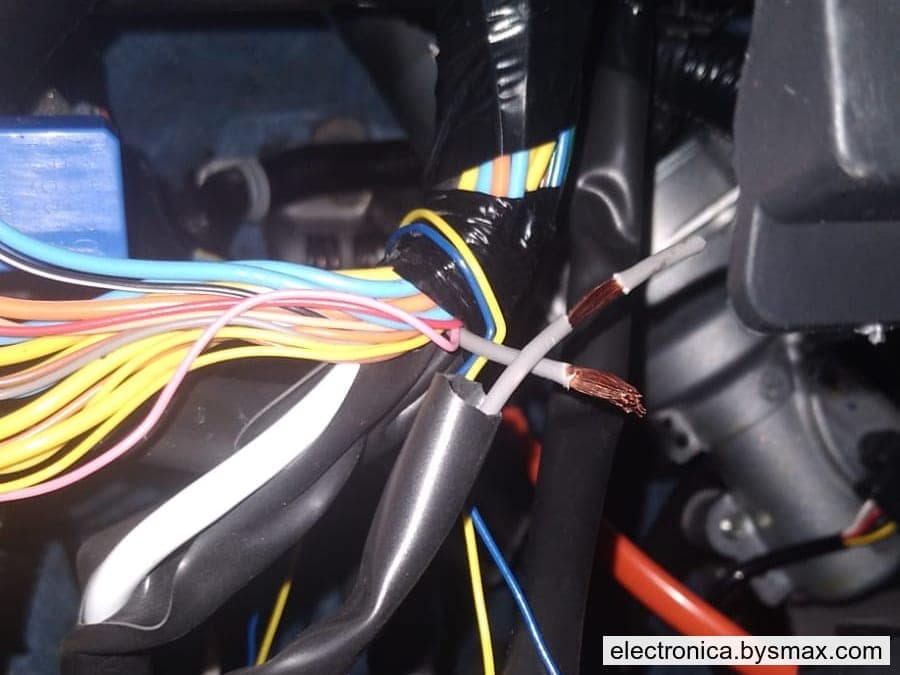 Paso 1: CORTE A IGNICIÓN, CABLE COLOR GRIS UBICADO TRAS LA
