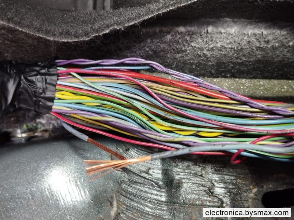 Paso 1: CORTE A LA BOMBA, CABLE COLOR GRIS GRUESO  UBICADO