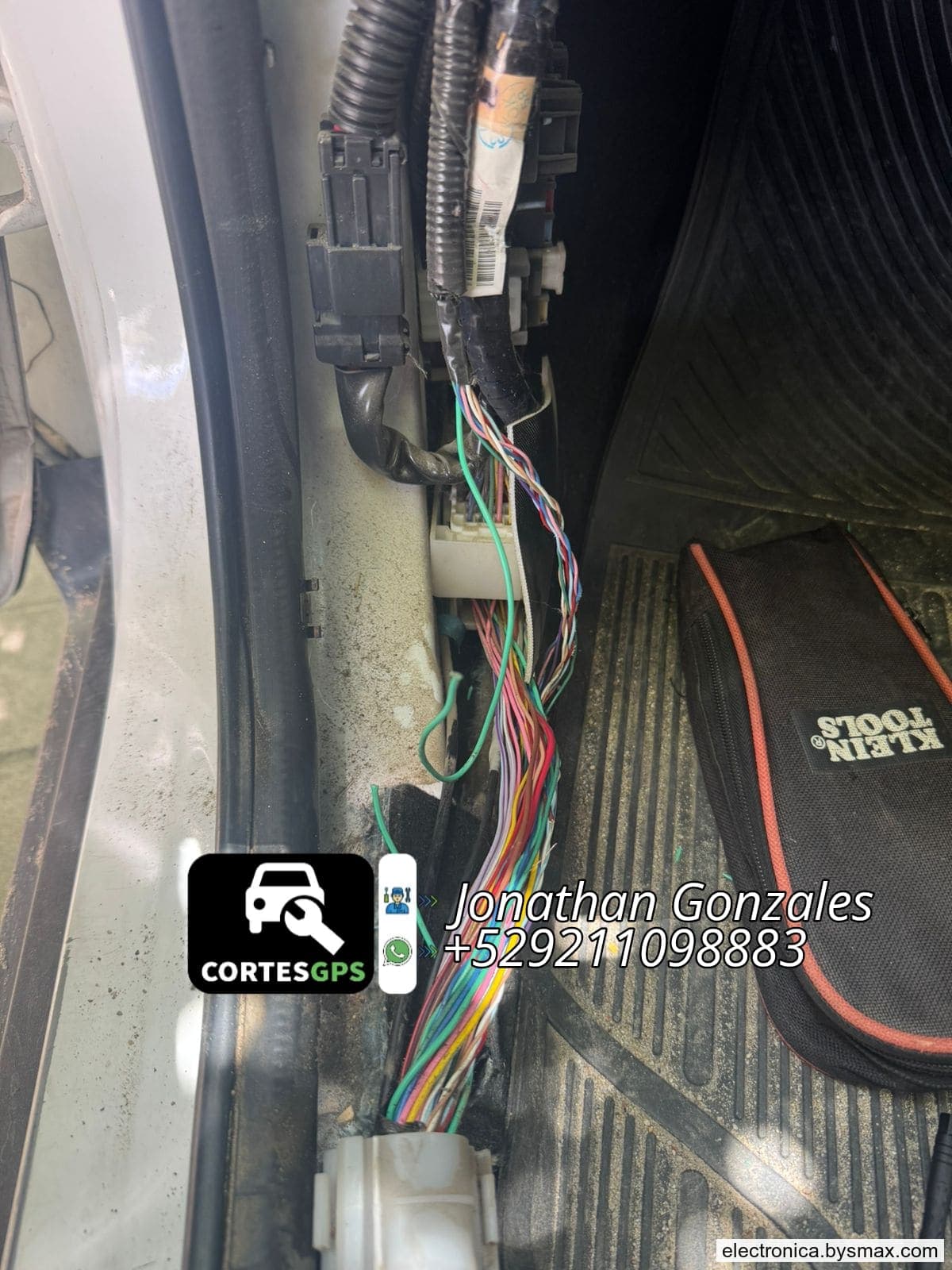 Paso 1: CORTE A LA BOMBA, CABLE COLOR VERDE EN EL ESTRIBO 