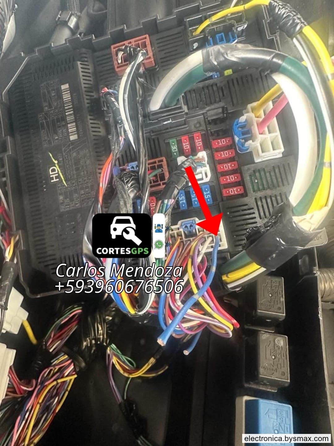 Paso 1: CORTE A LA BOMBA, CABLE AZUL CON PUNTOS GRISES UBI