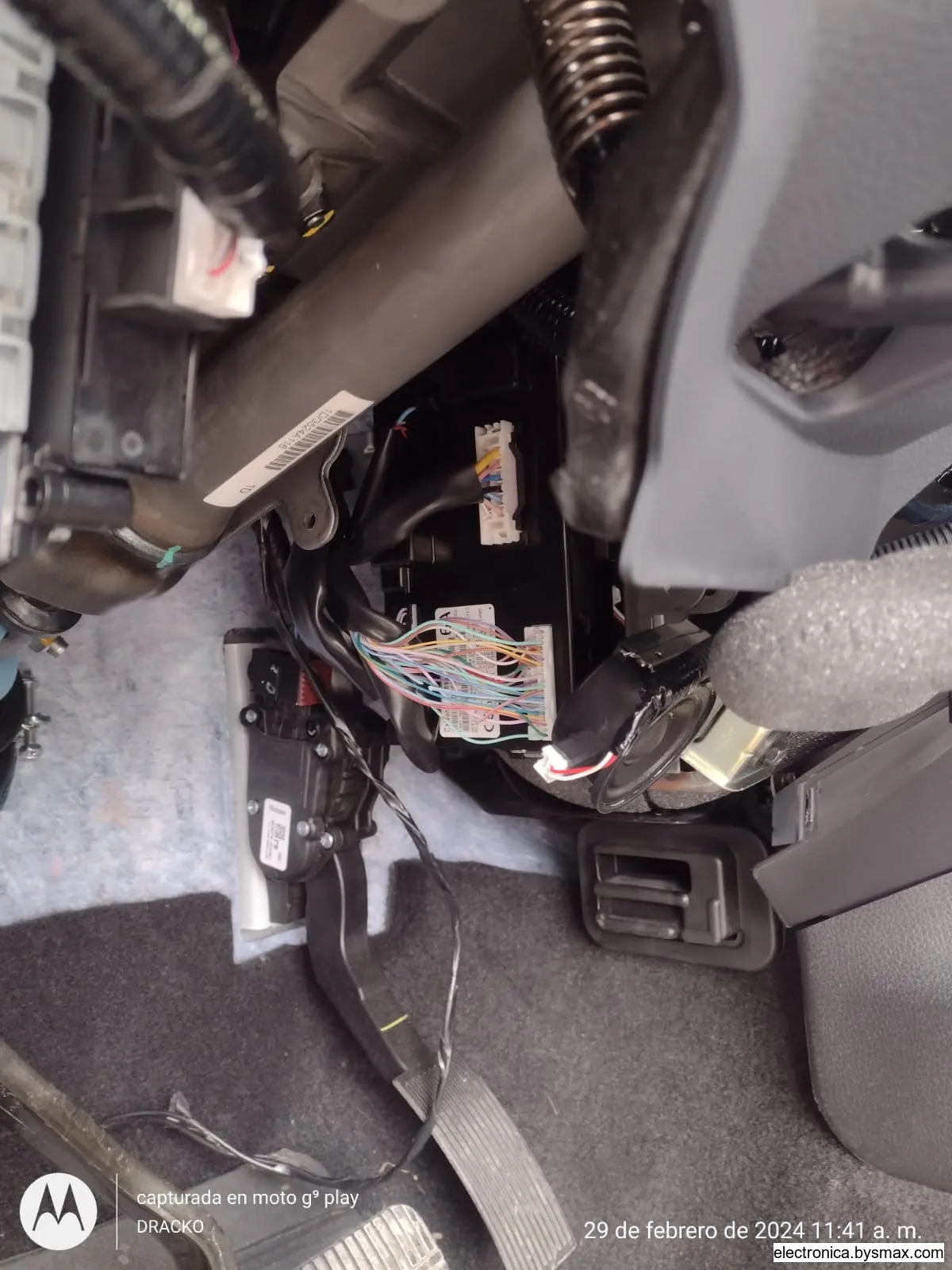 Paso 1: Corté frontier Nissan 2020 al 2023 botón cable cel