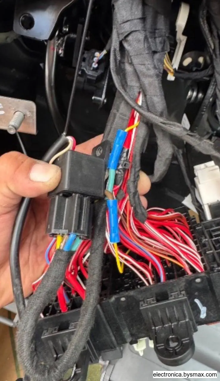 Paso 1: Detrás de la fusilera en cabina. El único cable am