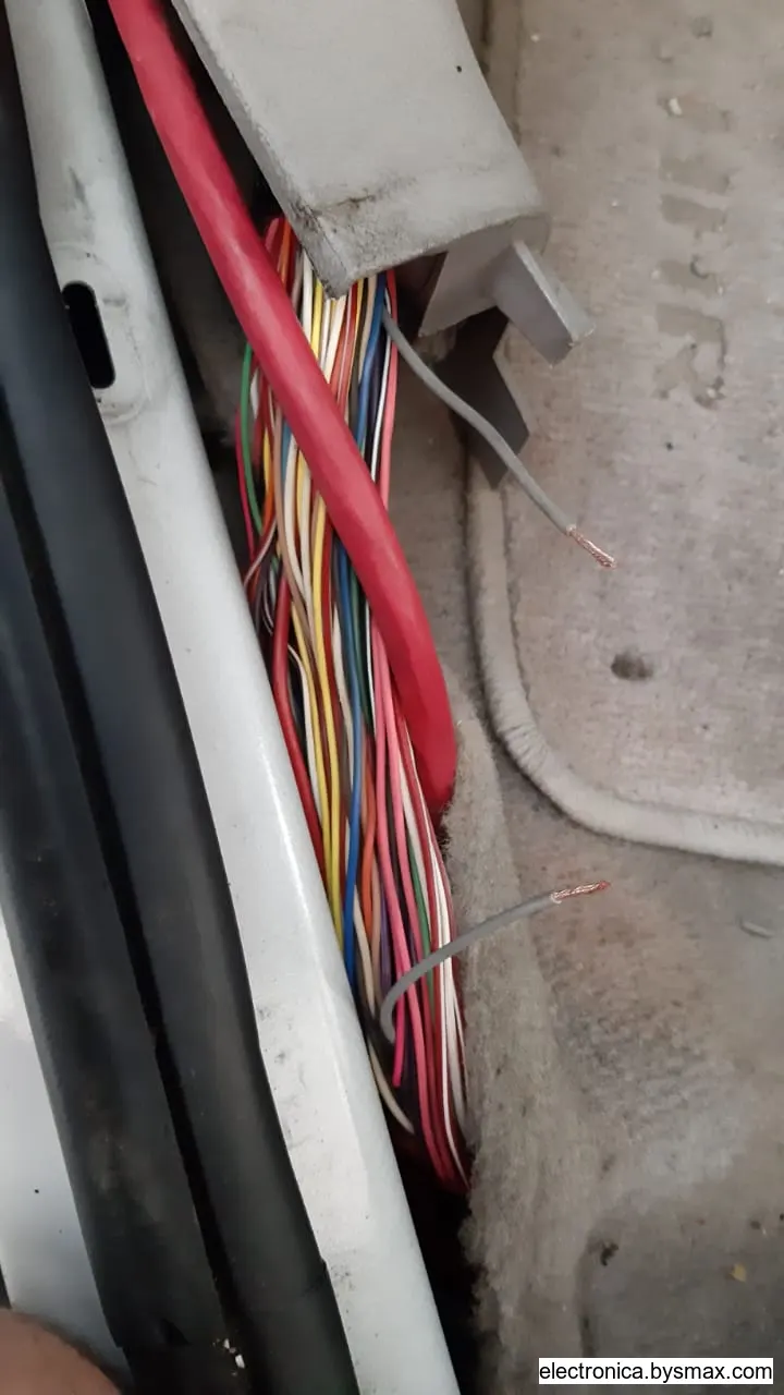 Paso 1: Tipo de Corte: Bomba
Color del Cable: Gris
Ubica
