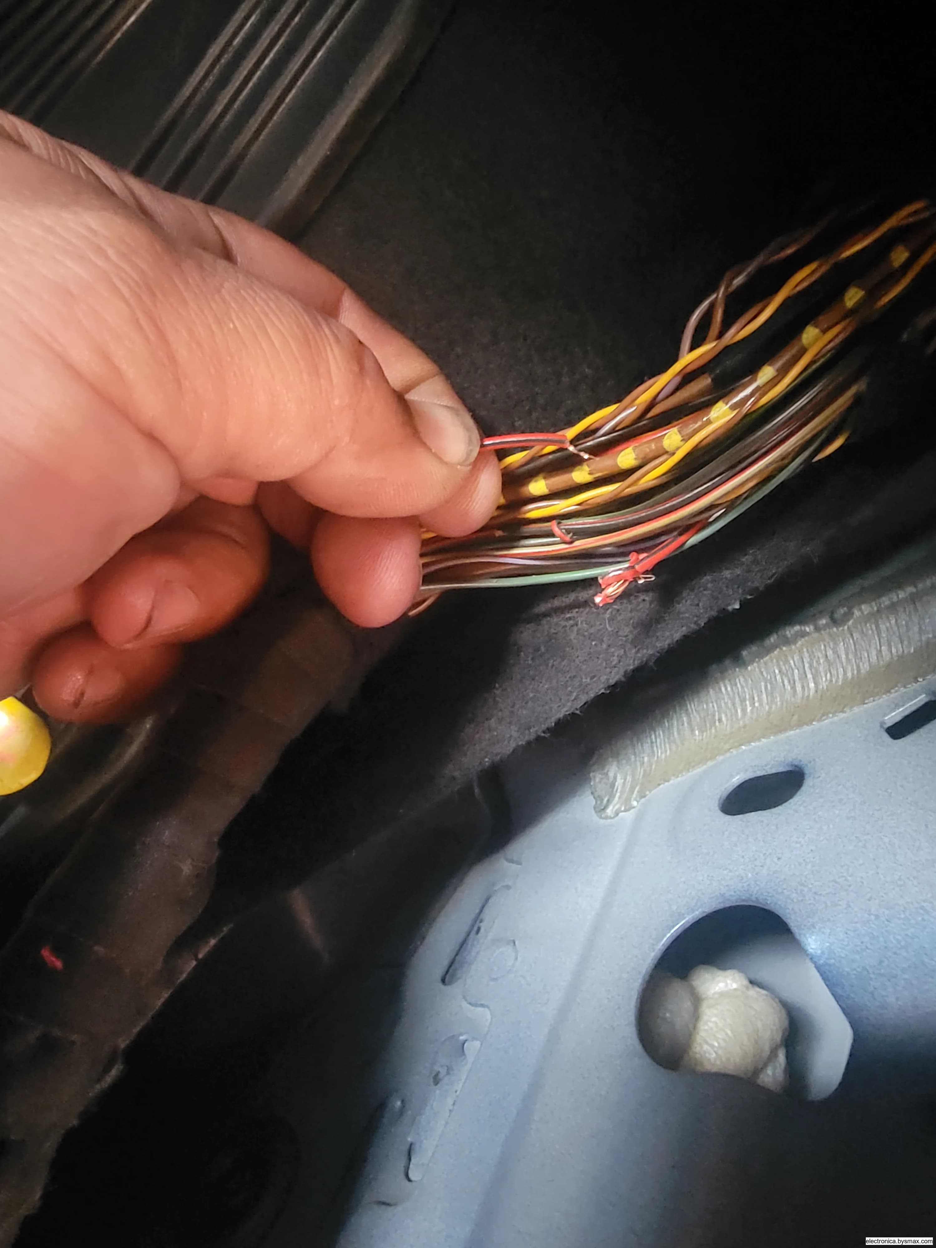 Paso 1: Lado del copiloto cable rojo con negro