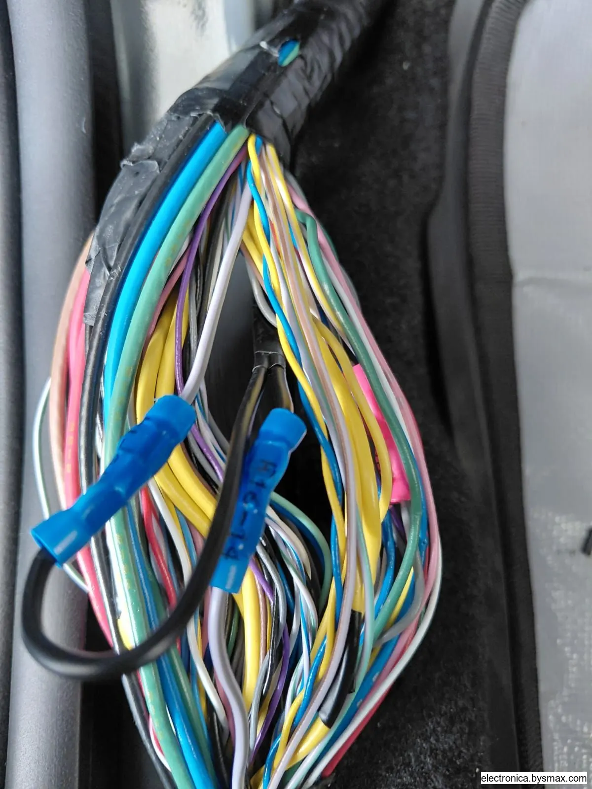 Paso 1: Cable lila con gris lado piloto en el estribo