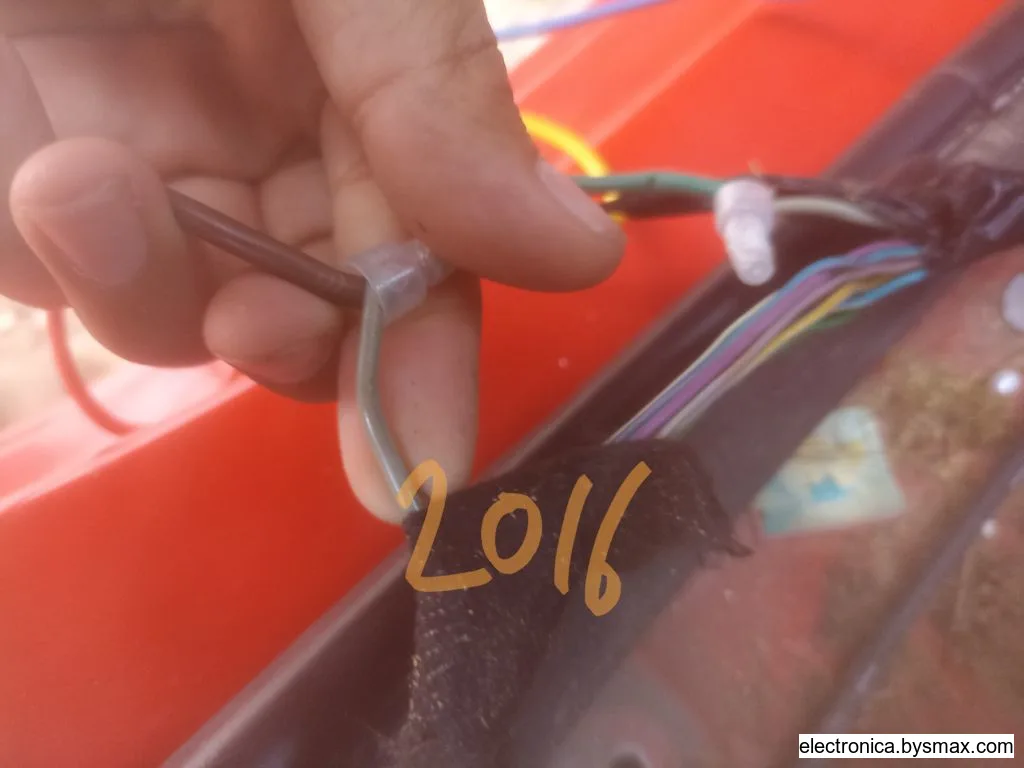 Paso 1: Corte a bomba estribo piloto cable color gris