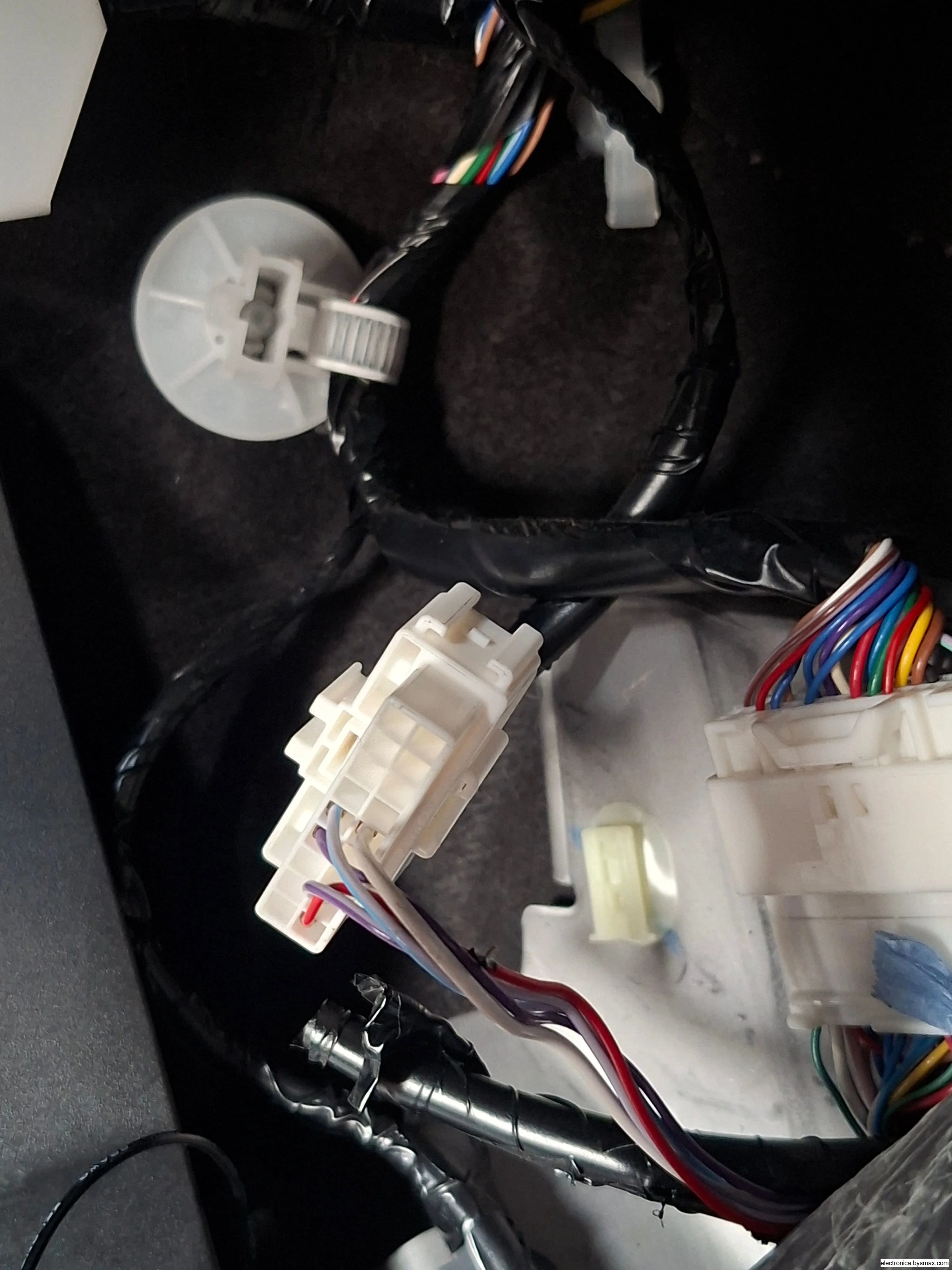 Paso 1: Acelerador delantero
Cable blanco de parte inferio