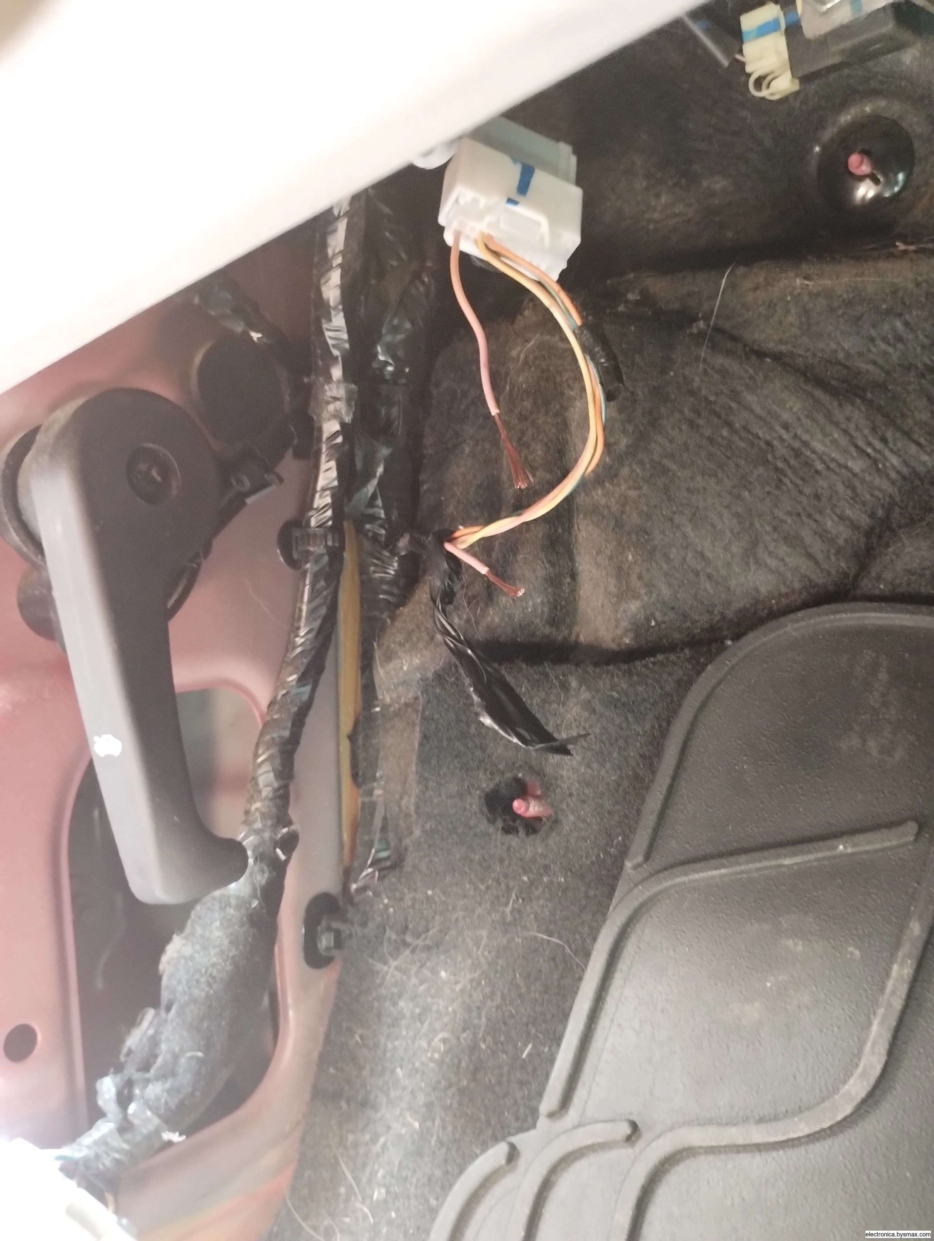 Paso 1: Corte a la bomba, cable rosa