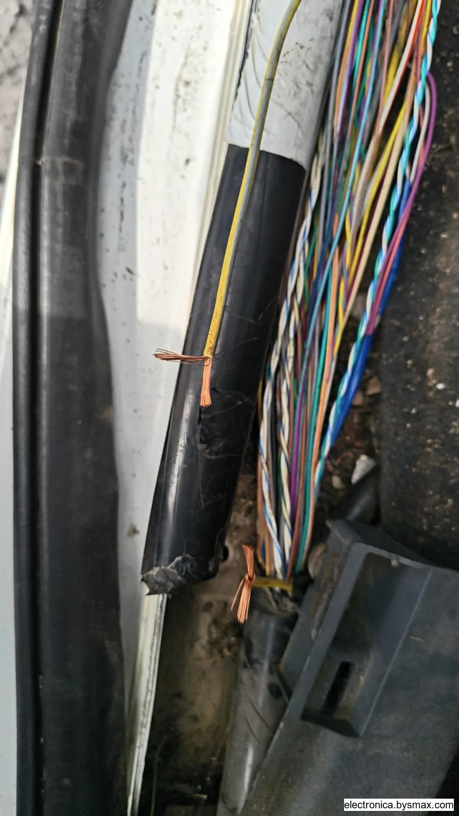 Paso 1: ESTRIBO LADO PILOTO (CONDUCTOR)
CABLE AMARILLO CO