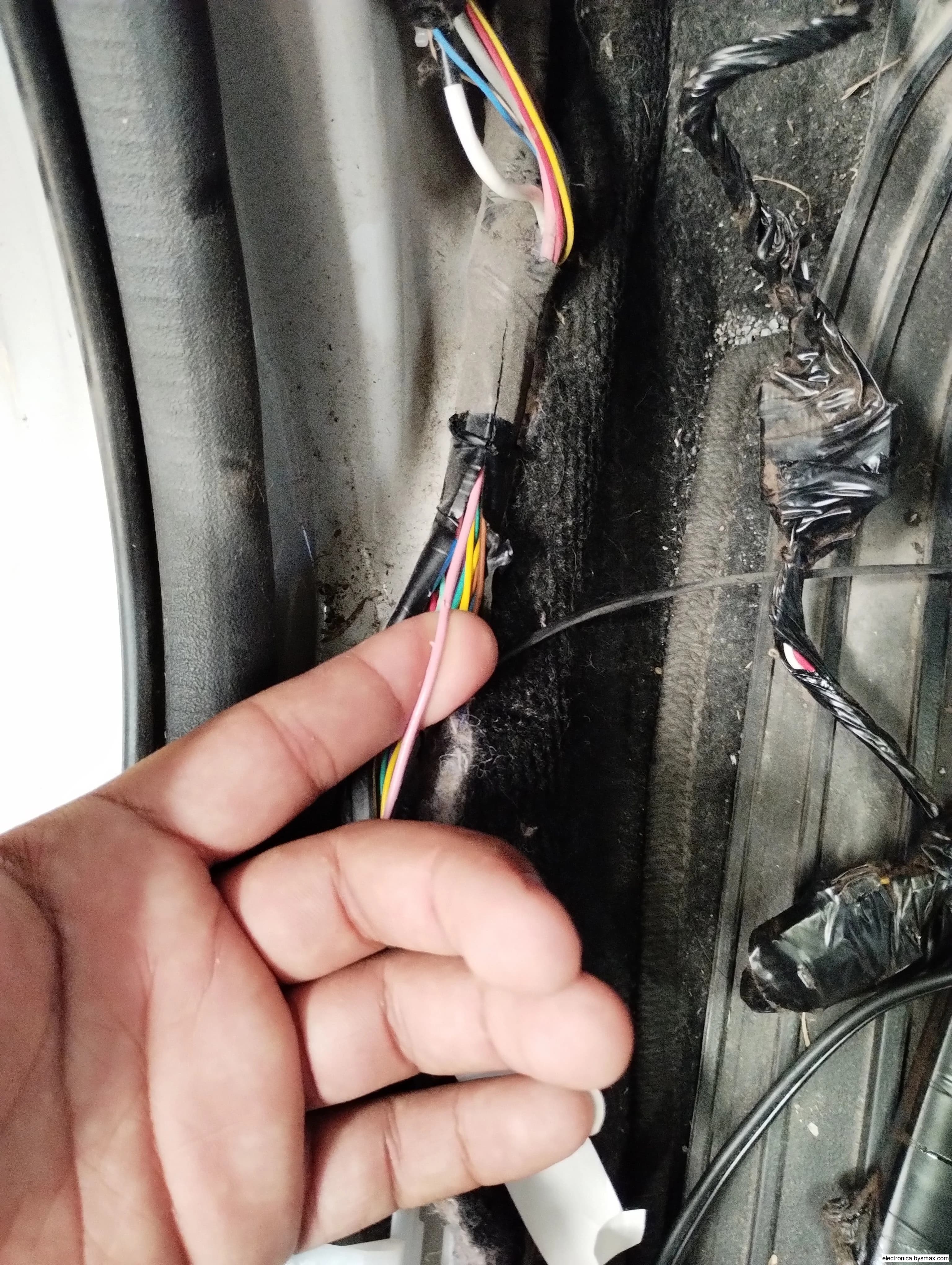 Paso 1: Corte a la bomba cable rosa