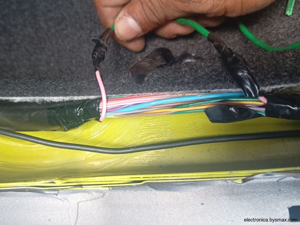 Paso 1: CORTE A LA BOMBA, CABLE ROSADO LADO DEL PILOTO