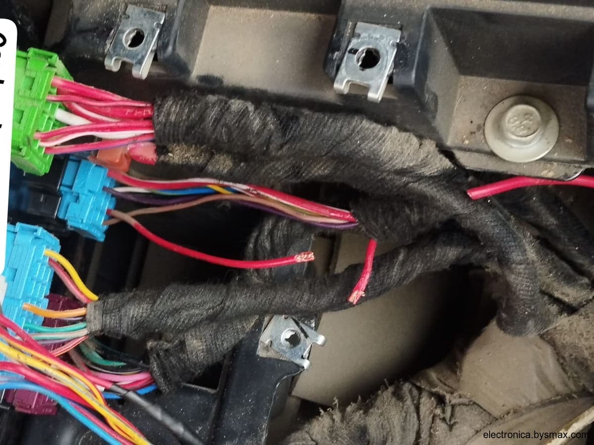 Paso 1: CORTE A IGNICION, CABLE ROJO