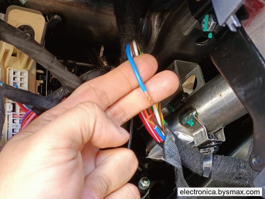 Paso 1: CORTE A IGNICION, CABLE AZUL