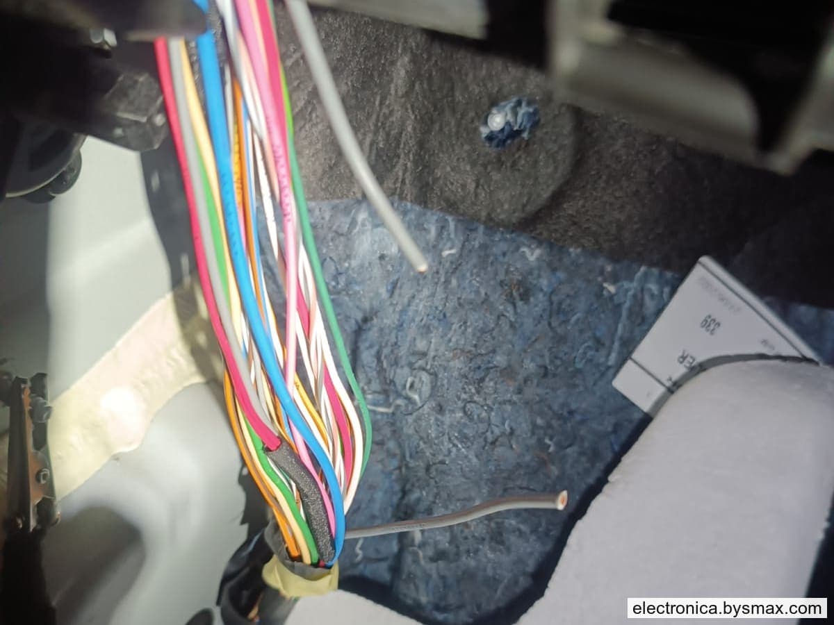 Paso 1: CORTE A LA BOMBA, CABLE COLOR GRIS DEL LADO DEL PI