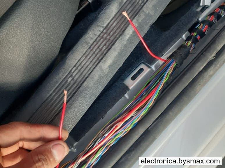 Paso 1: CORTE A LA BOMBA, CABLE COLOR ROJO EN EL ESTRIBO D