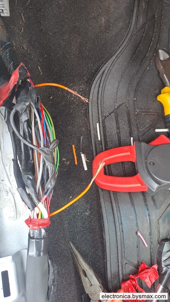 Paso 1: CORTE A LA BOMBA, CABLE COLOR NARANJA UBICADO EN E
