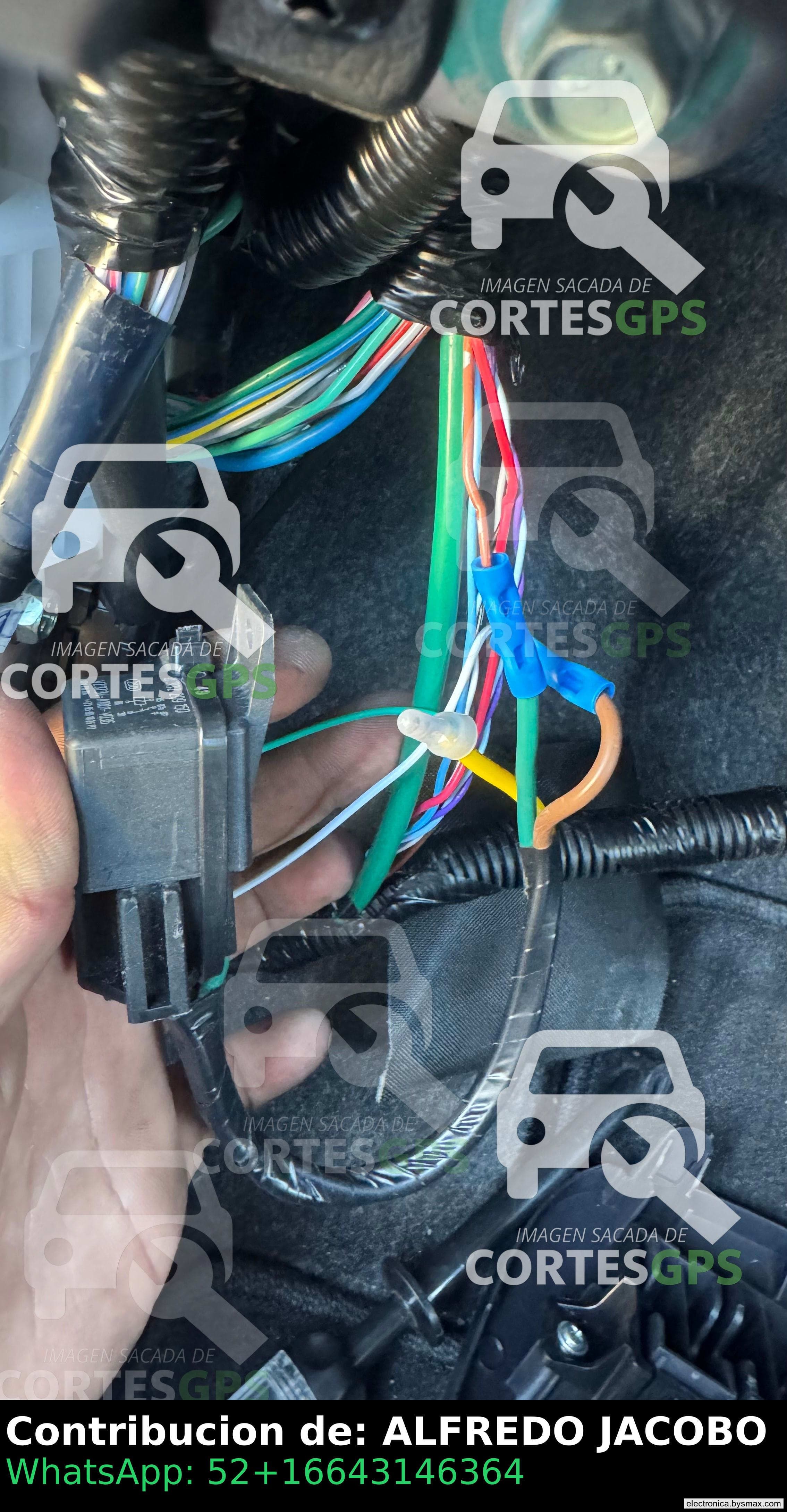 Paso 1: CABLE CAFE CON PUNTOS PLATEADOS (+) EN KICK PANEL