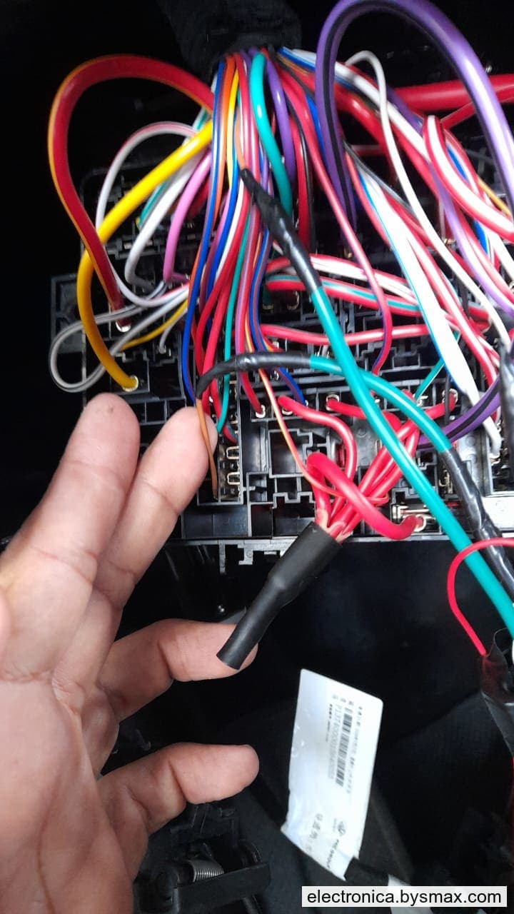 Paso 1: CORTE A IGNICION, CABLE COLOR MARRON EN LA FUSILER